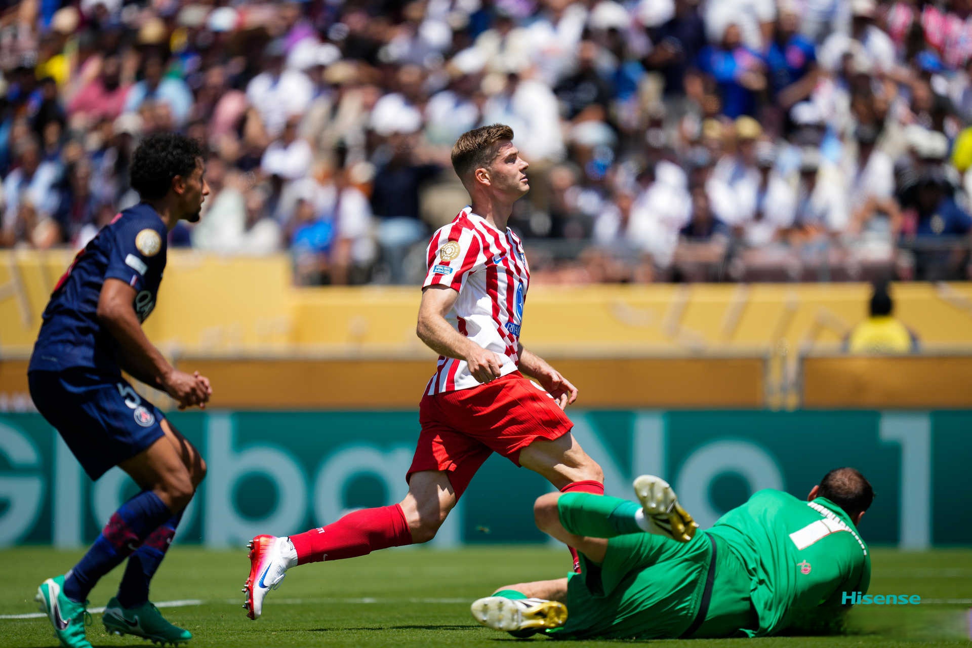 皇冠-包含重磅!赛地聚焦——意甲国际比赛日热度飙升密尔沃基雄鹿围绕英超豪取连胜,阿斯顿维拉关键时刻篮板制胜的词条-皇冠